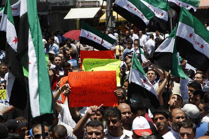 Manifestazioni durante la rivoluzione siriana. REUTERS/Majed Jaber
