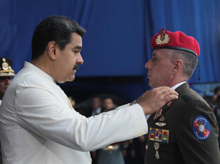  Le musa mancanti : Nera , rosa … trasparente : Cronache multicolori >  - Pagina 35 Venezuela_maduro_militari