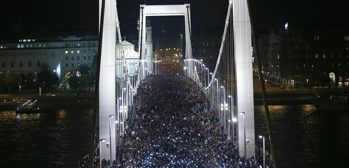 Thousands of Hungarians march across the Elisabeth Bridge during a protest against new tax on Internet data transfers, in centre of Budapest October 28, 2014. About 100,000 Hungarians rallied on Tuesday night to protest at a planned tax on data traffic and the broader course of Prime Minister Viktor Orban's government they saw as undermining democracy and relations with European Union peers. Picture taken October 28, 2014. REUTERS/Laszlo Balogh