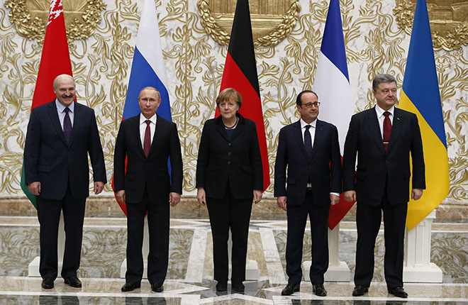 Minsk, BelarusBelarus' President Alexander Lukashenko (L), Russia's President Vladimir Putin (2nd L), Ukraine's President Petro Poroshenko (R), Germany's Chancellor Angela Merkel (C) and France's President Francois Hollande pose for a family photo during peace talks in Minsk, February 11, 2015. The four leaders meeting on Wednesday for peace talks in Belarus on the Ukraine crisis are planning to sign a joint declaration supporting Ukraine's territorial integrity and sovereignty, a Ukrainian delegation source said. REUTERS/Grigory Dukor 