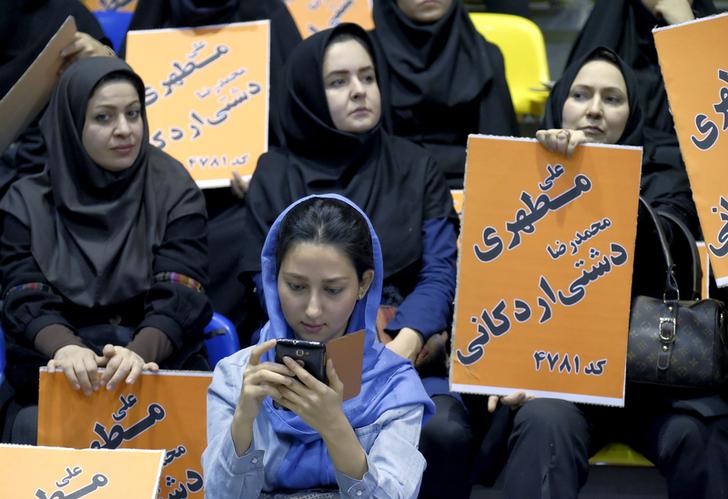 L’Iran va al voto mentre cerca la stabilità perduta