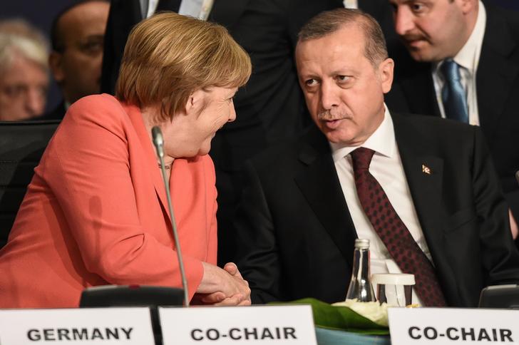 Erdogan porta la Turchia verso l’autocrazia, forti tensioni con la Ue: l’accordo sui rifugiati sta per morire?