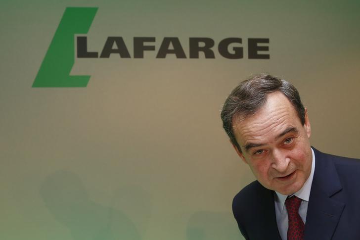 L'ex presidente della Lafarge Bruno Lafont è uno dei dirigenti indagati per  “finanziamento del terrorismo” e “violazione del regolamento europeo”. Reuters