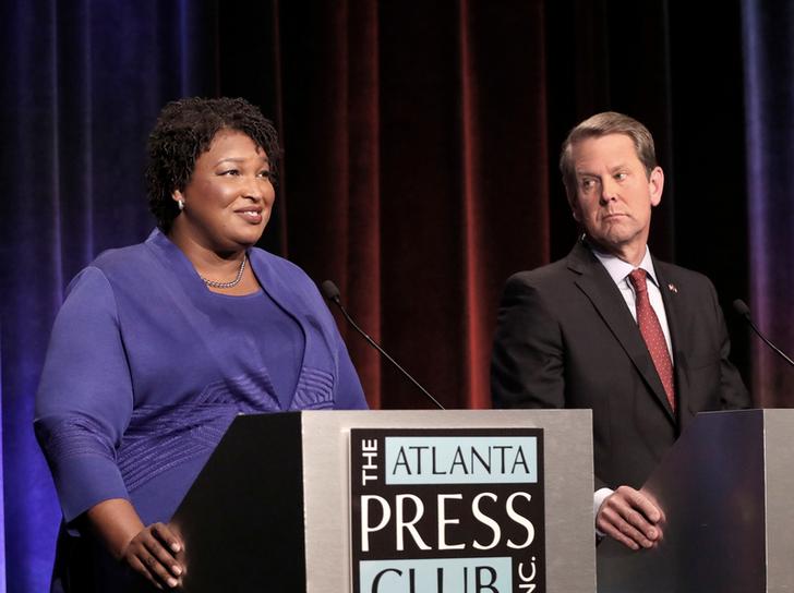 Stacey Abrams, candidata democratica a governatore della Georgia, durante un dibattito con il candidato repubblicano Brian Kemp.
