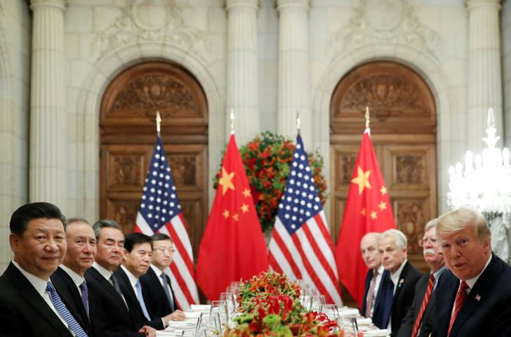 Donald Trump e Xi Jinping partecipano a una cena di lavoro dopo il vertice dei leader del G20 a Buenos Aires, in Argentina, 1 dicembre 2018. REUTERS / Kevin Lamarque