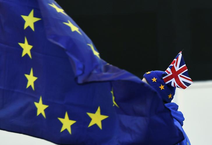 Un manifestante anti Brexit fuori dal Parlamento, Londra, 17 gennaio 2019. REUTERS/Clodagh Kilcoyne