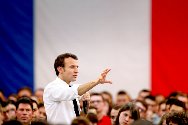 Il Presidente francese Emmanuel Macron durante uno dei meeting per il Grande dibattito nazionale, un’iniziativa che prevede due mesi di incontri tra il Governo ed esponenti della società civile. REUTERS/Emmanuel Foudrot/Contrasto