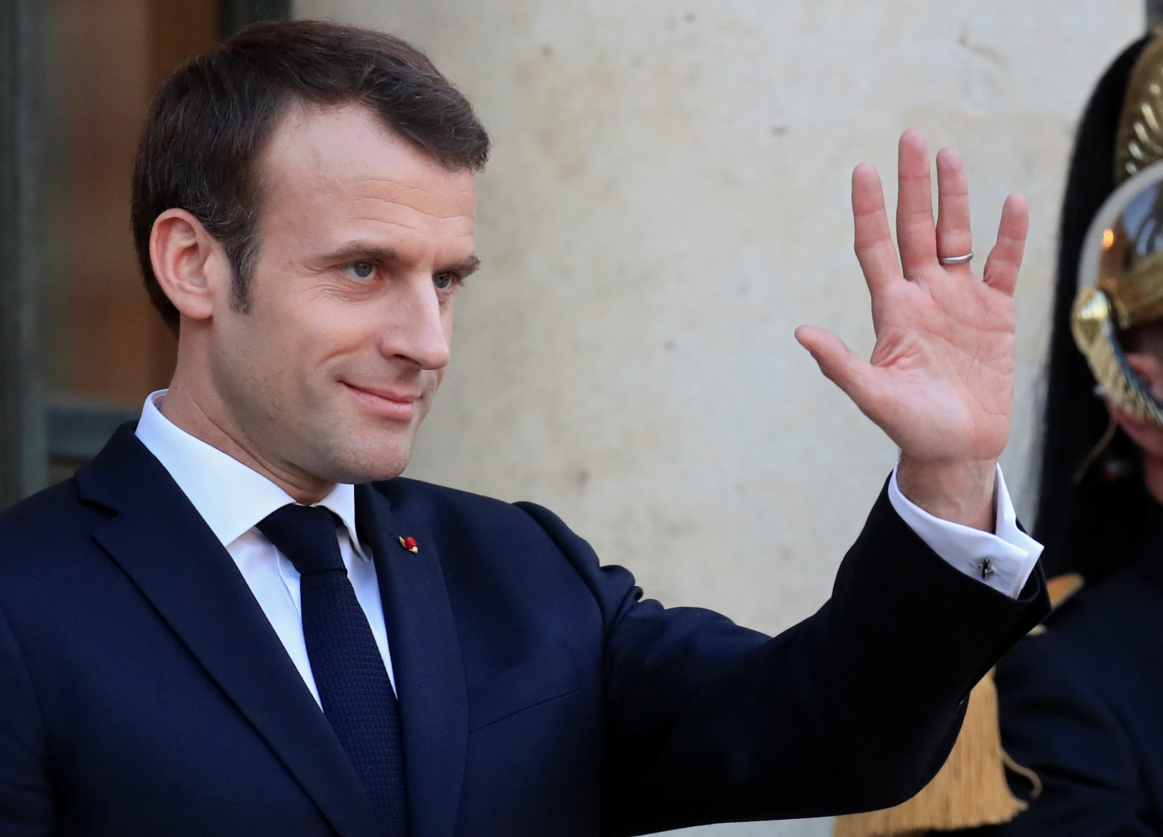 Il Presidente francese Emmanuel Macron al Palazzo dell'Eliseo a Parigi, Francia, 27 febbraio 2019. REUTERS/Gonzalo Fuentes