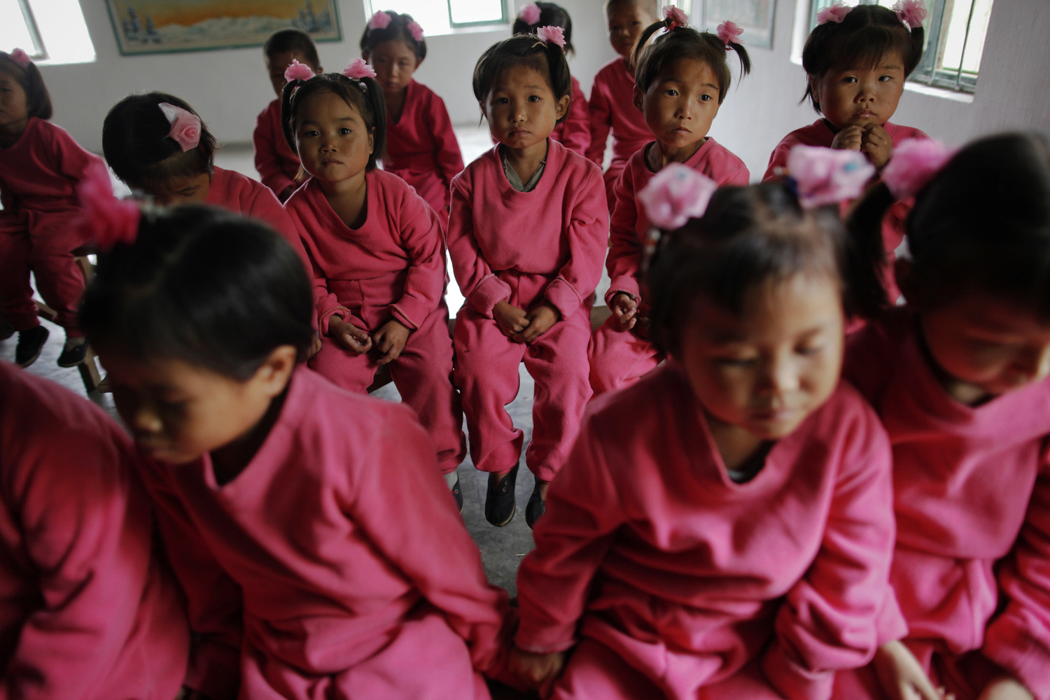 Bambini in un orfanotrofio nella provincia di North Hwanghae, Corea del Nord, 29 settembre 2011. REUTERS/Damir Sagolj