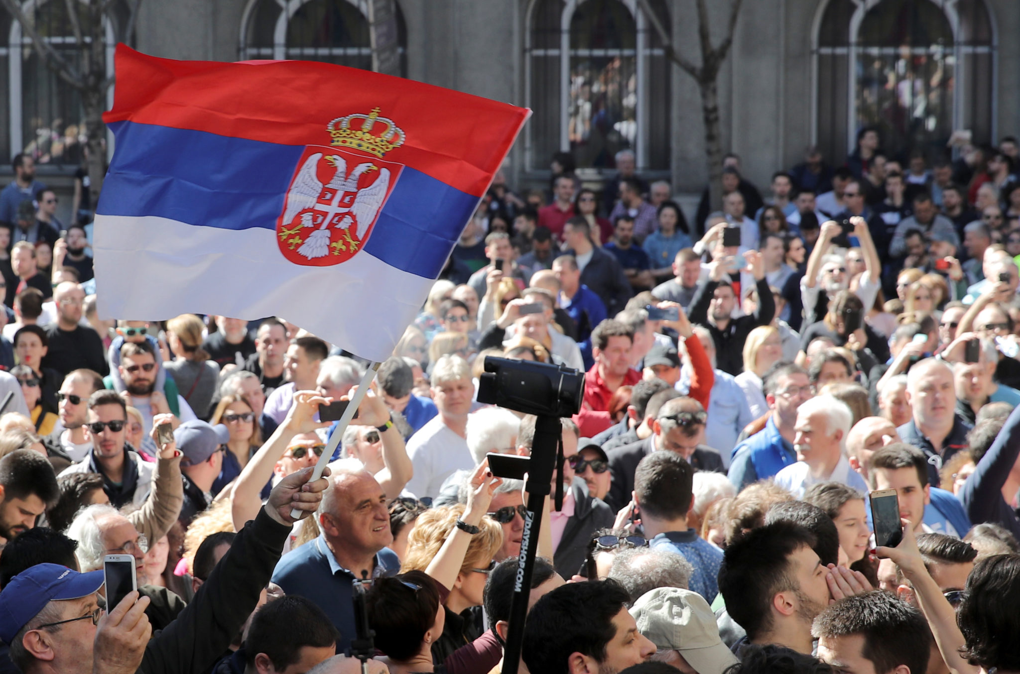 Сербия сегодня последние новости. Протесты в Сербии. Сербия Белград жители. Митинг в Сербии. Беспорядки в Белграде 2020.