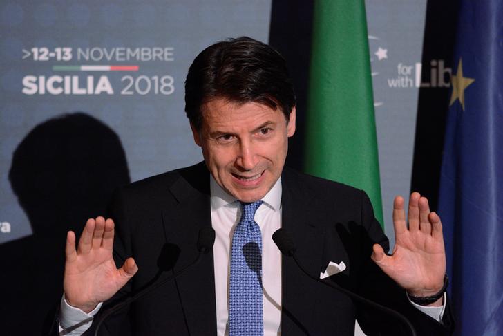 Il Primo Ministro italiano Giuseppe Conte durante una conferenza stampa dopo la seconda giornata della conferenza internazionale sulla Libia a Palermo, 13 novembre 2018. REUTERS/Guglielmo Mangiapane