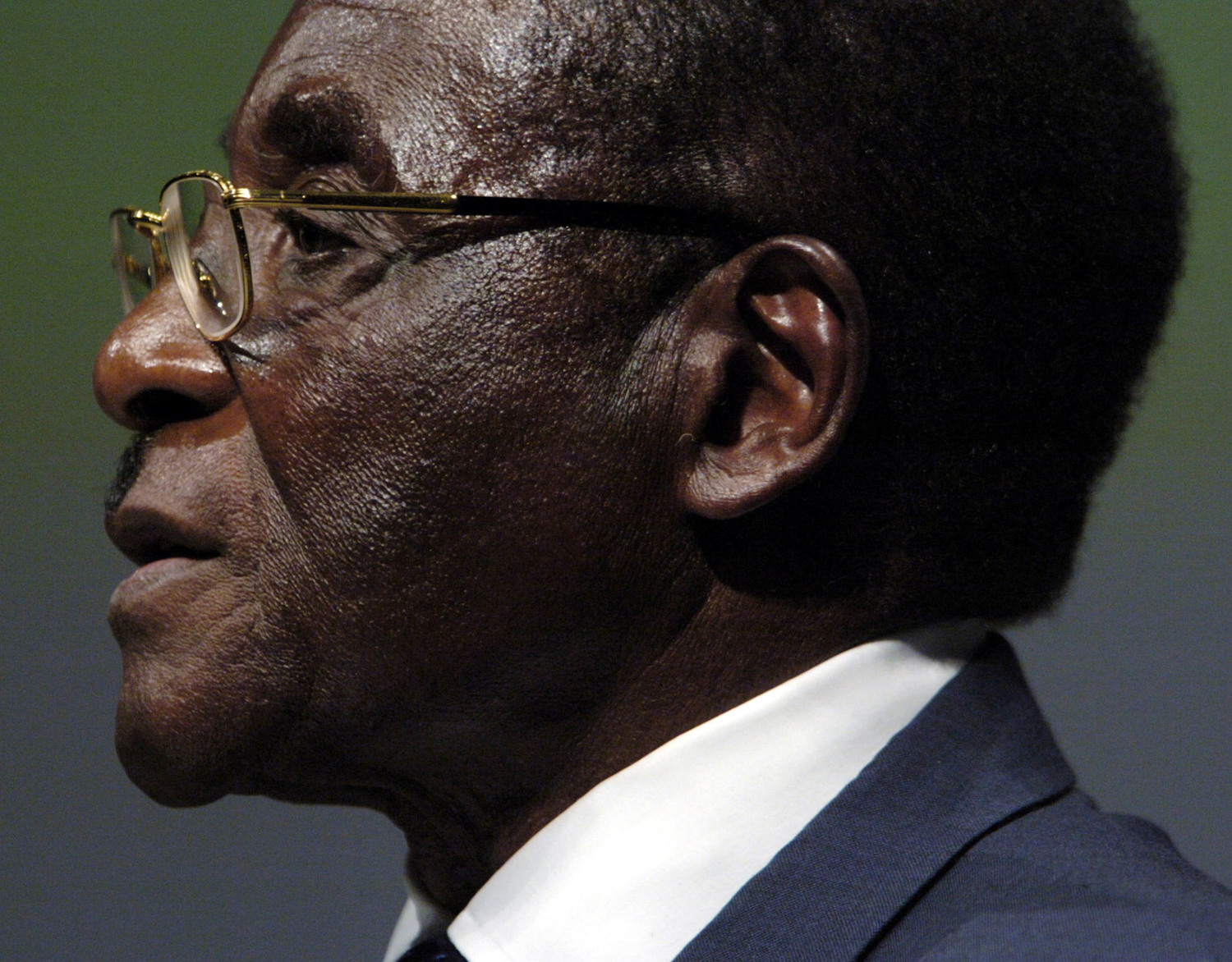 L' ex Presidente dello Zimbabwe, Robert Mugabe. REUTERS/Denis Balibouse