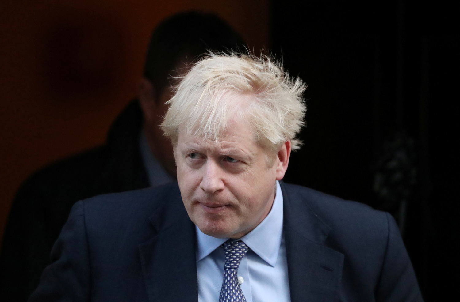 Il Primo Ministro britannico Boris Johnson lascia Downing Street per dirigersi alla Camera dei Comuni mentre il Parlamento discute della Brexit, a Londra, Gran Bretagna, 19 ottobre 2019. REUTERS/Simon Dawson