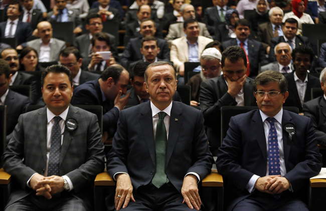 Erdogan with his former ministers Ali Babacan and Ahmet Davutoglu. REUTERS/Umit Bektas