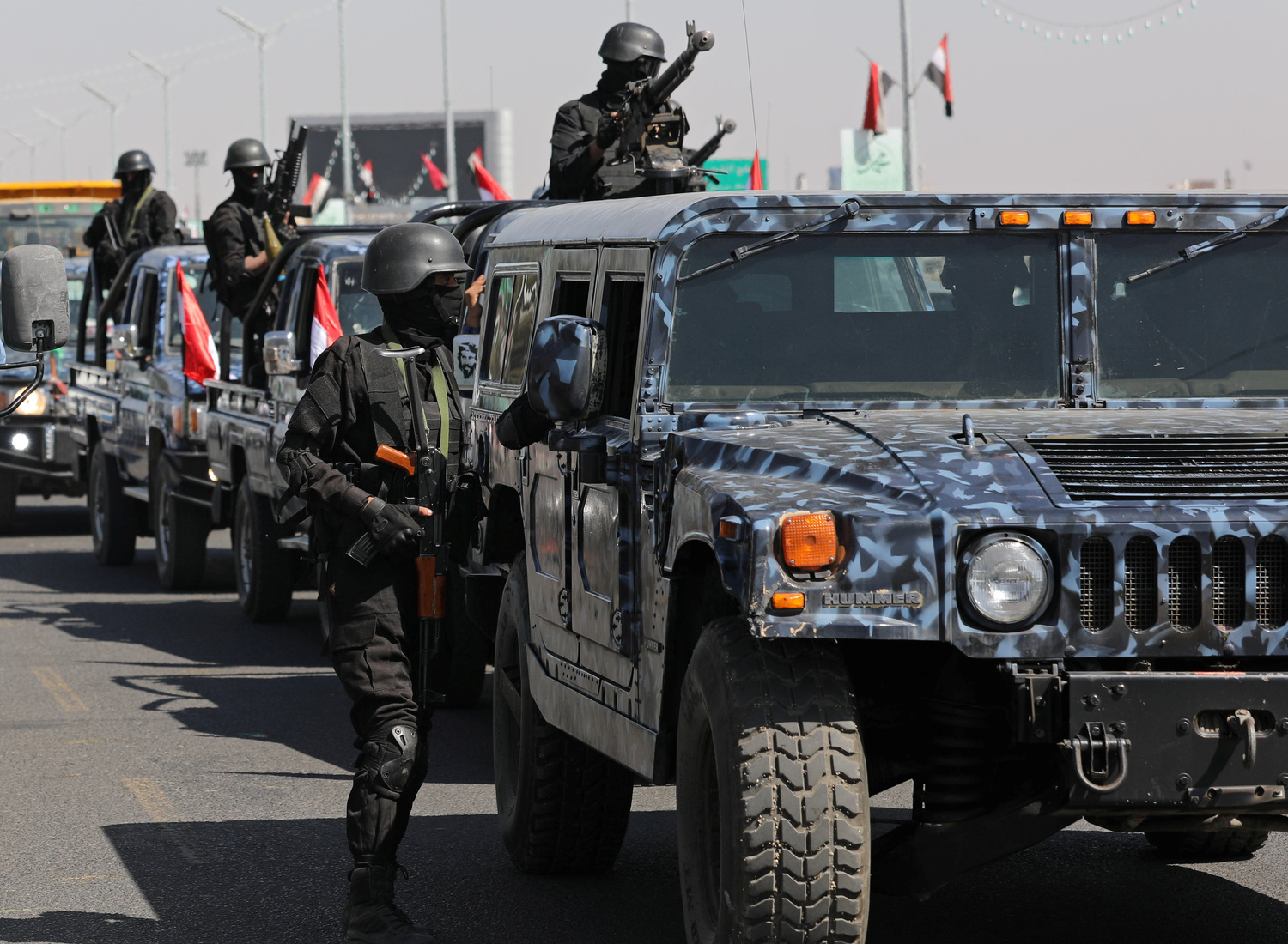 Le forze di polizia Houthi in una strada di Sanaa, Yemen, 5 novembre 2019. REUTER/Khaled Abdullah