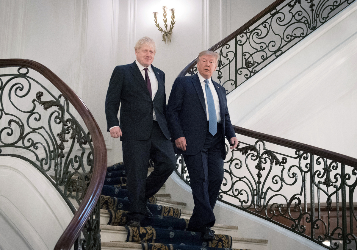 Il Primo Ministro britannico Boris Johnson incontra il Presidente americano Donald Trump a Biarritz. Stefan Rousseau/Pool via REUTERS