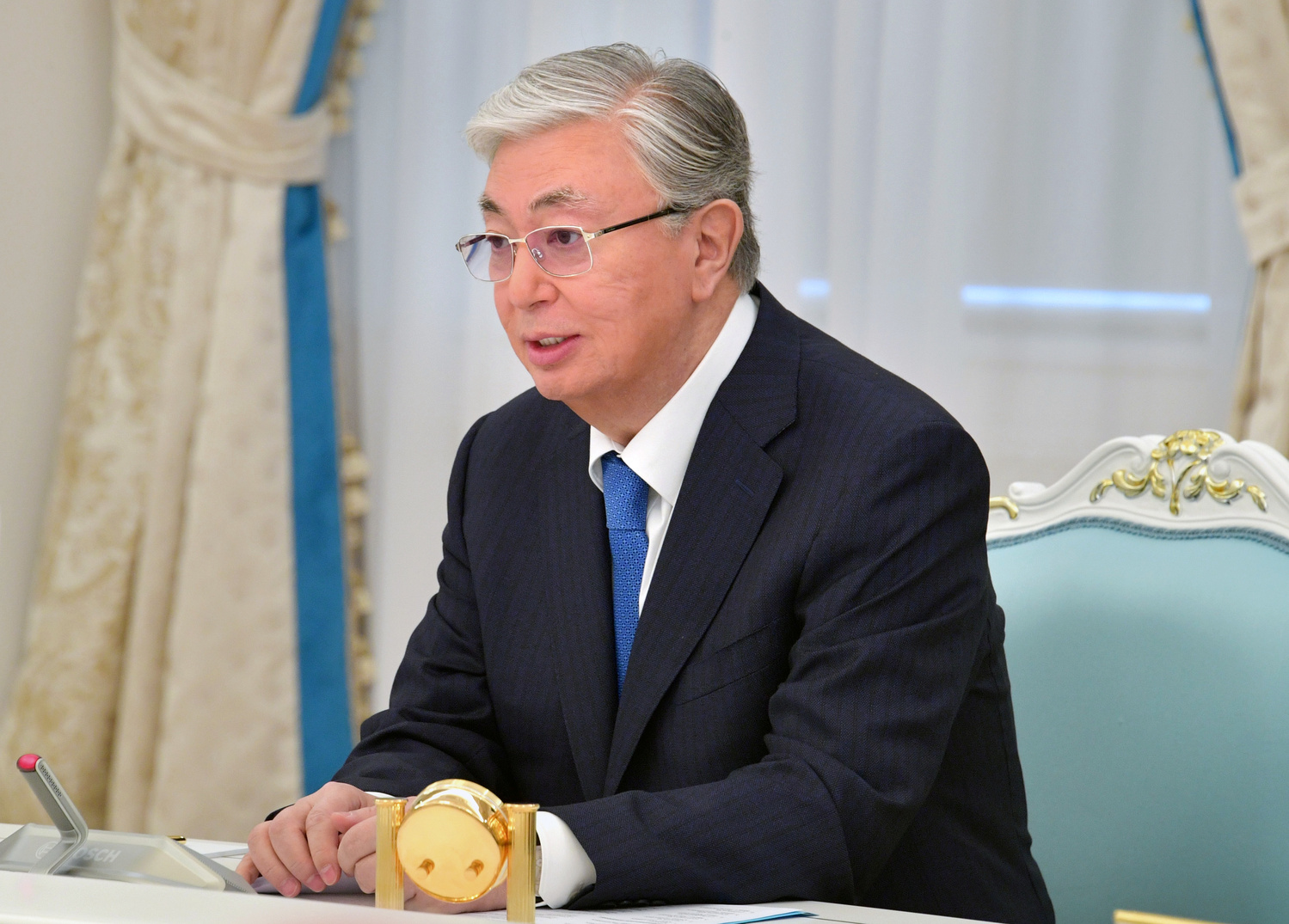 Il Presidente kazako Kassym-Jomart Tokayev parla durante un incontro con il Primo Ministro russo Mikhail Mishustin a Nur-Sultan, Kazakistan, 1 febbraio 2020. Sputnik/Alexander Astafyev/Pool via REUTERS