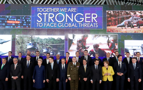 Una foto dei leader europei il giorno della lancio della Pesco. REUTERS/Yves Herman