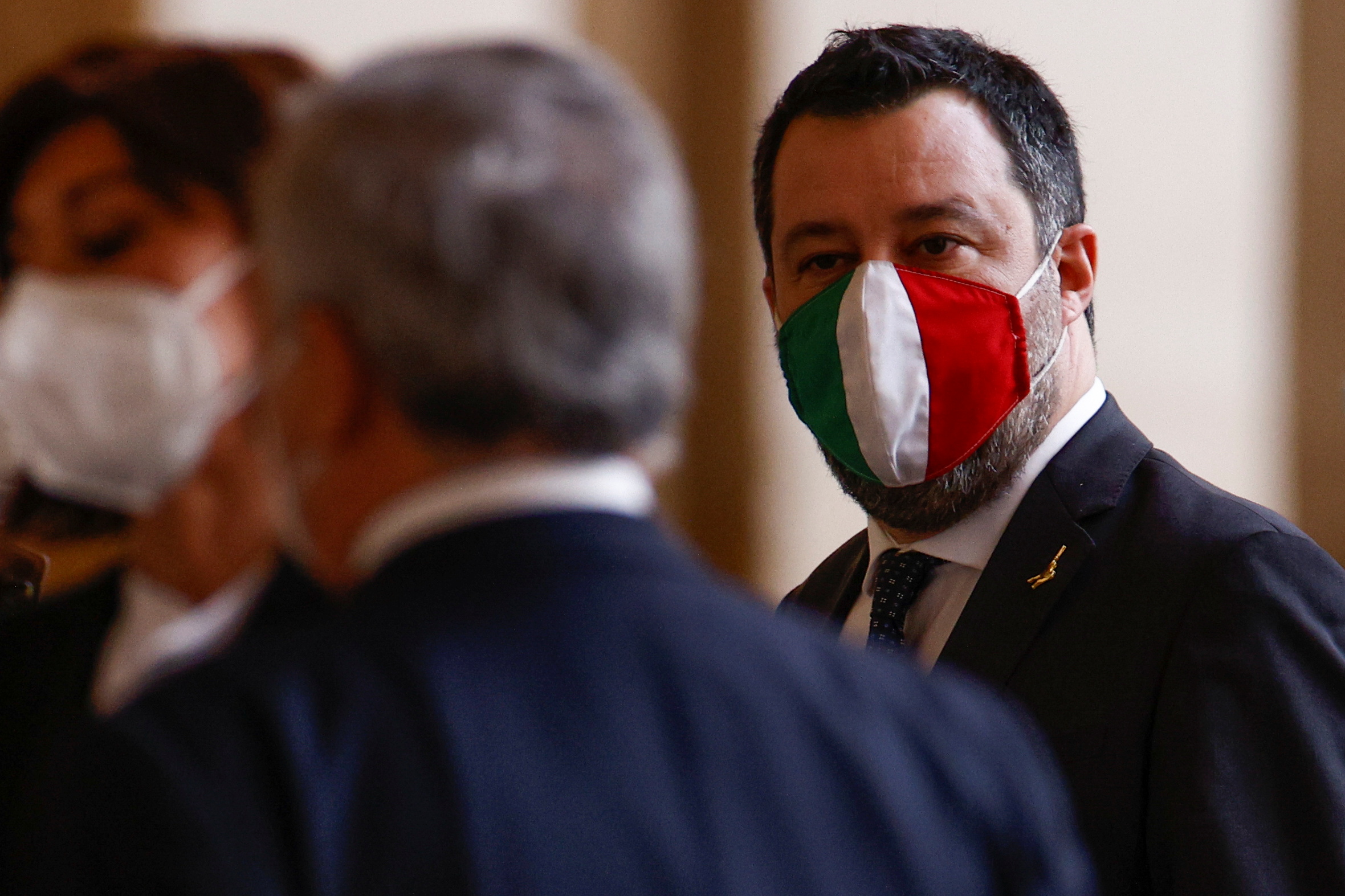 Matteo Salvini vota Mario Draghi