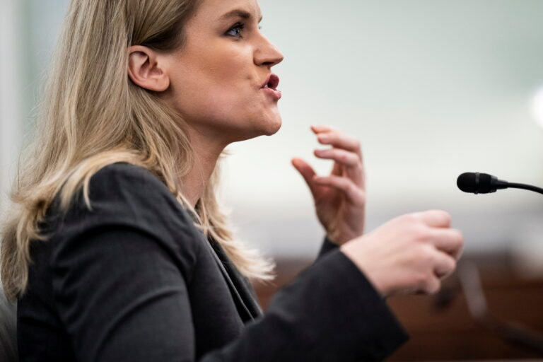Facebook: dopo l’audizione di Haugen, il Senato americano si muove