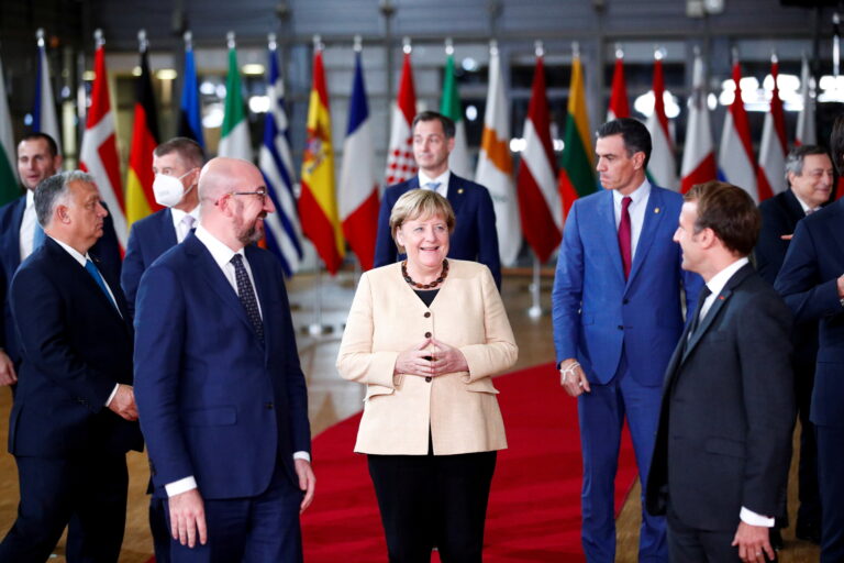 Energia, migranti e Polonia: al suo ultimo Consiglio europeo, Angela Merkel frena e media