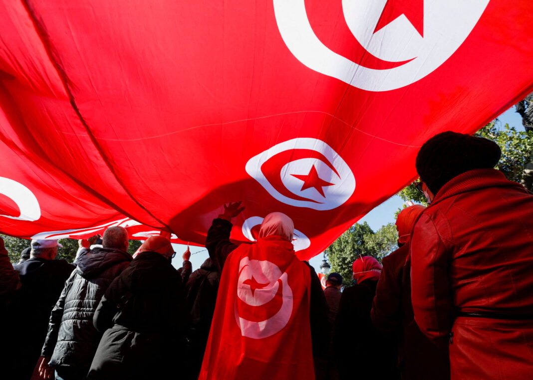 Tunisia: democrazia sospesa