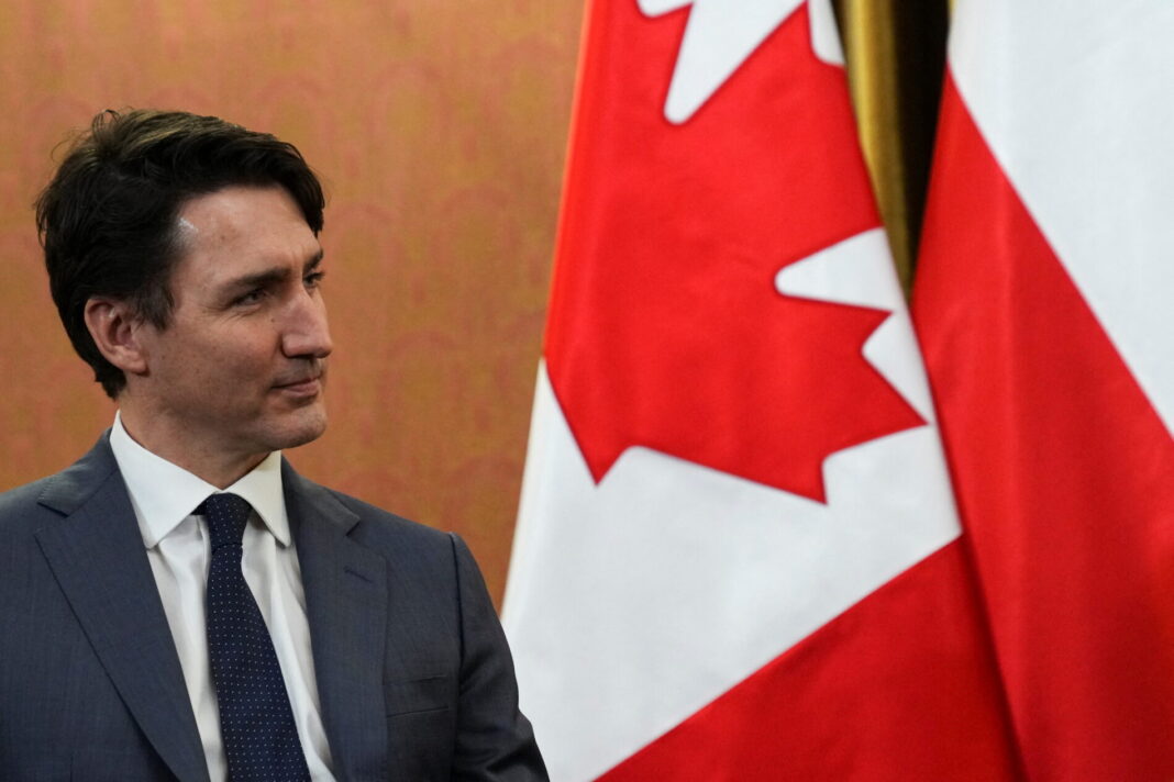 Canada aumenta la spesa militare. Il Primo Ministro canadese Justin Trudeau incontra il Primo Ministro polacco Mateusz Morawiecki a Varsavia, Polonia, 10 marzo 2022. REUTERS/Aleksandra Szmigiel