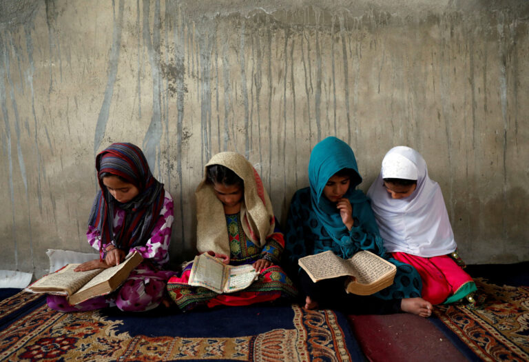 Afghanistan: il regime talebano vieta alle ragazze il ritorno a scuola