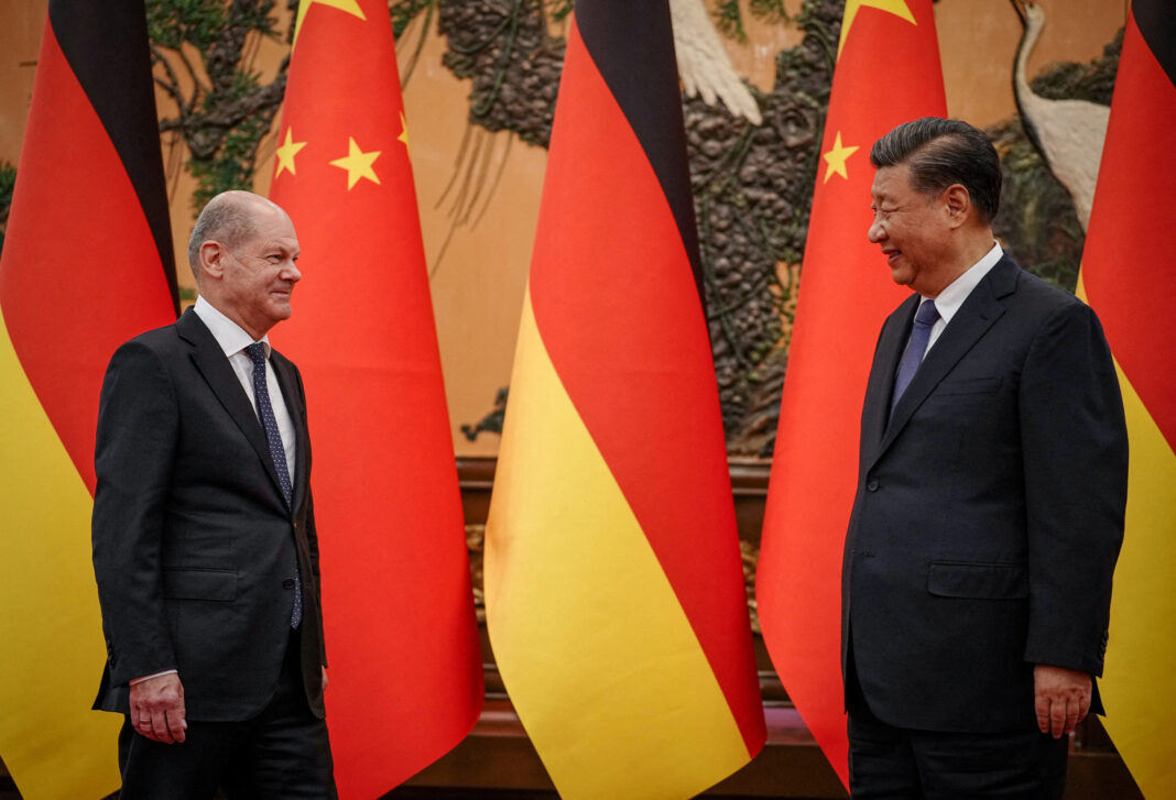 Il Cancelliere tedesco Olaf Scholz incontra il Presidente cinese Xi Jinping, Beijing, Cina 4 Novembre 2022 Kay Nietfeld/Pool via REUTERS