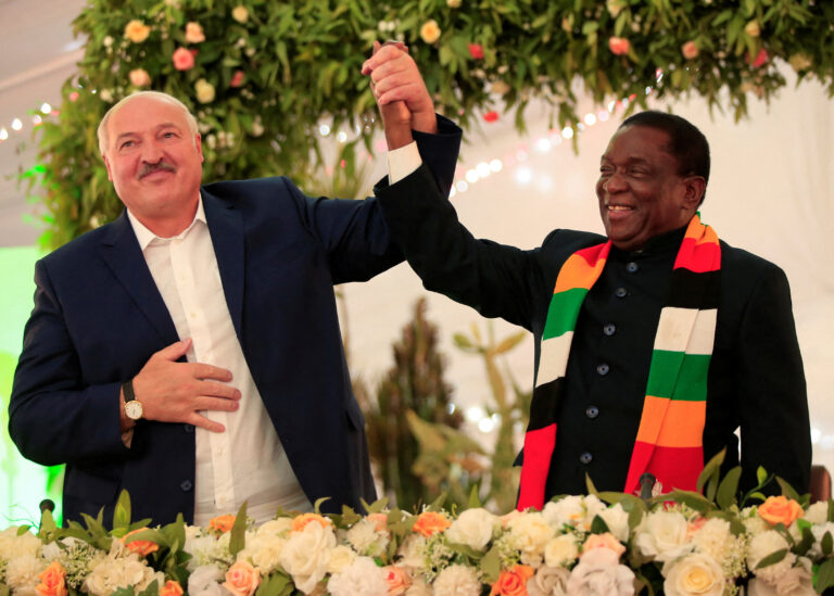 Zimbabwe: primo viaggio del Presidente bielorusso Lukashenko nel Paese africano