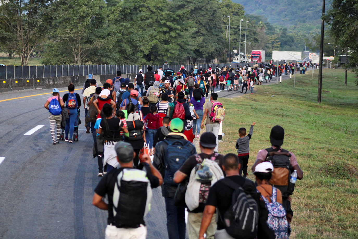 Nueva crisis migratoria pone a prueba elecciones en México y EE.UU.